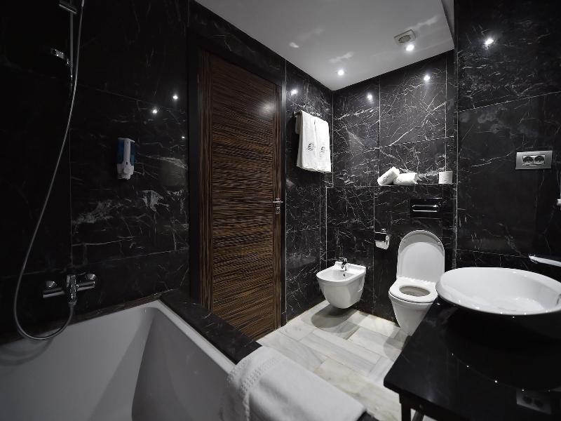 Suites Hotel Le Yacht image
