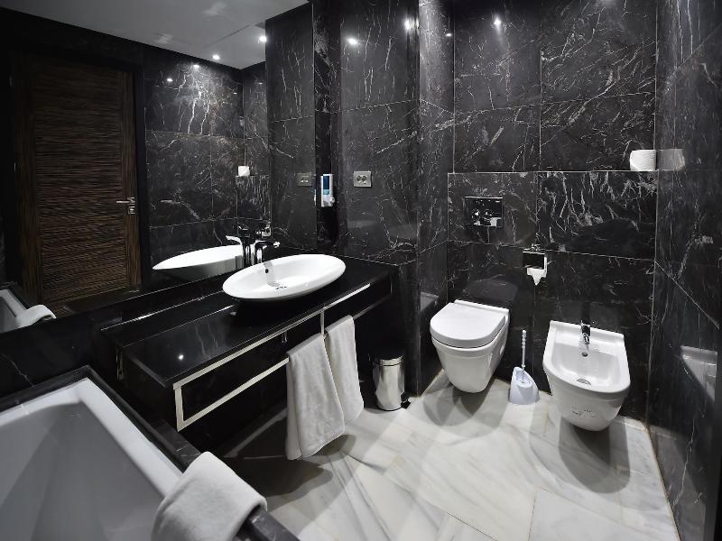 Suites Hotel Le Yacht image