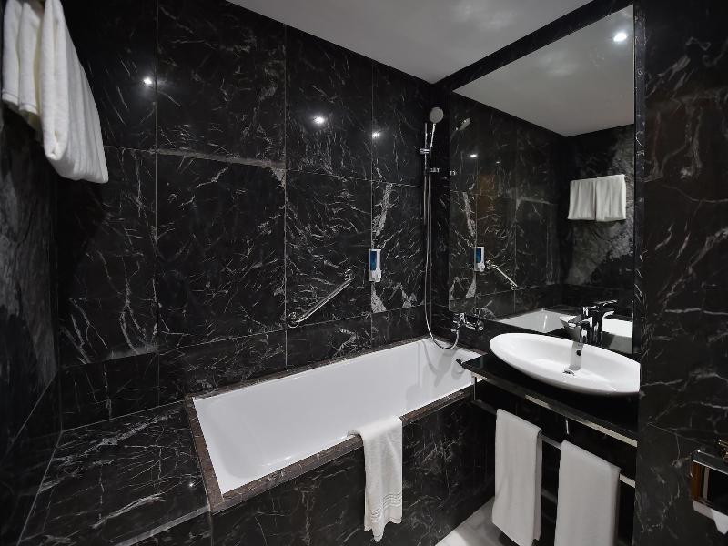 Suites Hotel Le Yacht image