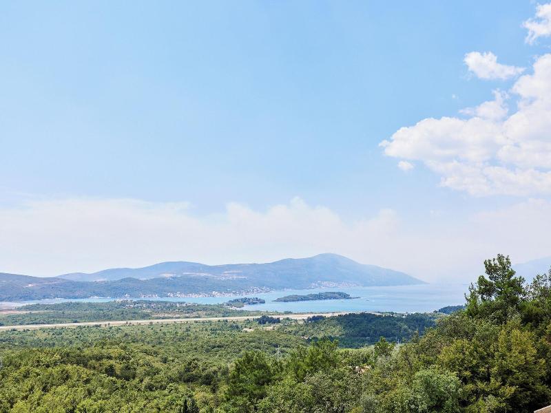 Bayview Hills Luxury Residences — general view