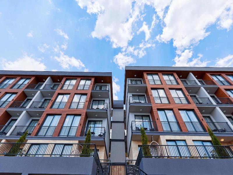 Bayview Hills Luxury Residences — general view