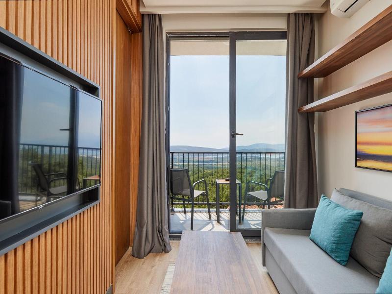 Bayview Hills Luxury Residences image