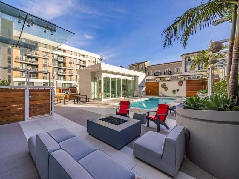 Marbella Lane Luxury Beachside 2br image