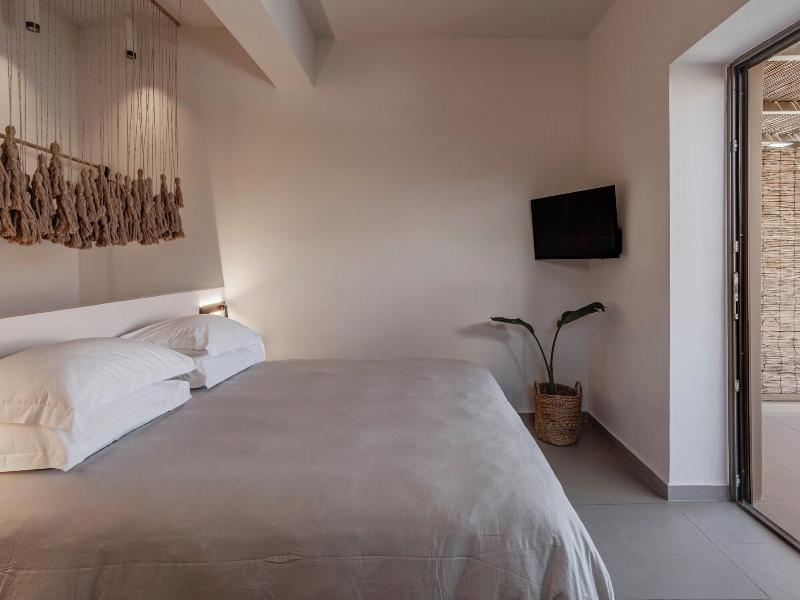 Amal Kythnos Suites image