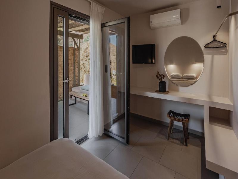 Amal Kythnos Suites image