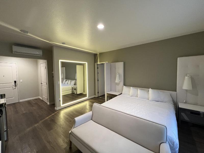 Aspire Inn & Suites Orange image