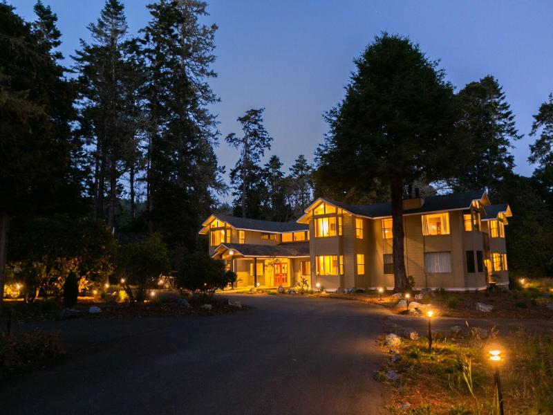 Scp Mendocino Inn And Farm — exterior view
