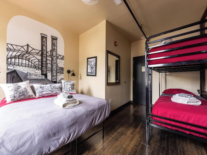 Traveler's Rest Hotel image