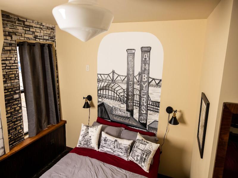 Traveler's Rest Hotel image