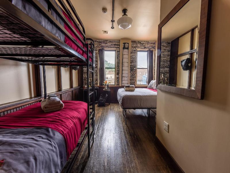 Traveler's Rest Hotel image