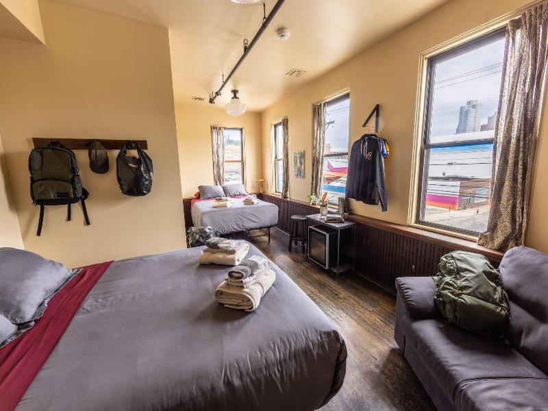 Traveler's Rest Hotel image