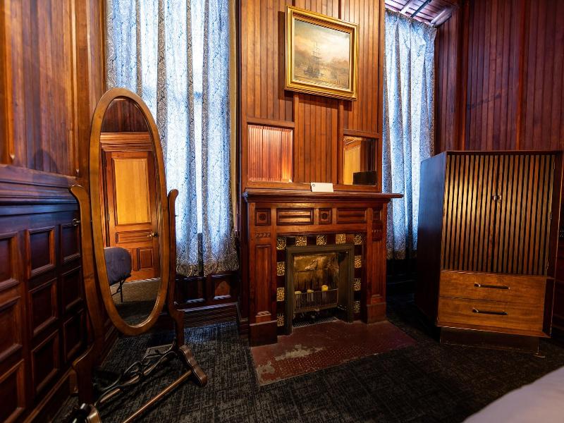 Traveler's Rest Hotel image