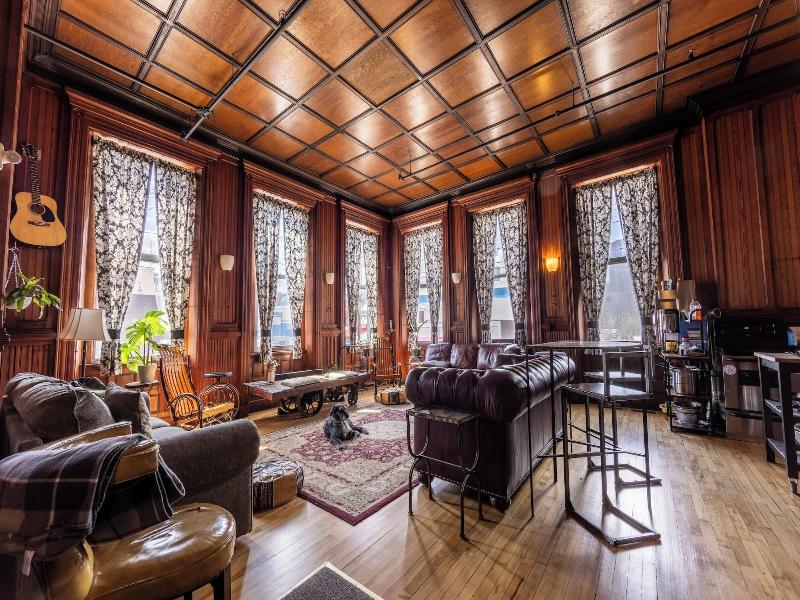Traveler's Rest Hotel image