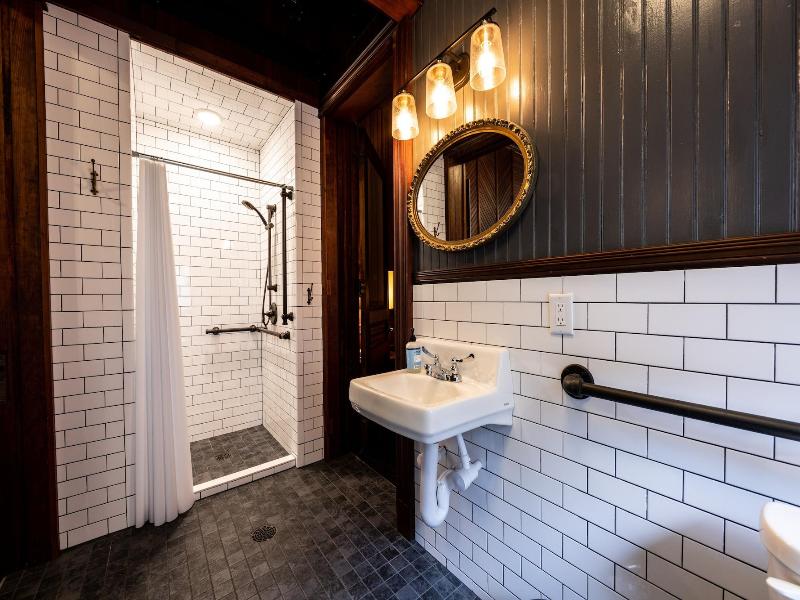 Traveler's Rest Hotel image