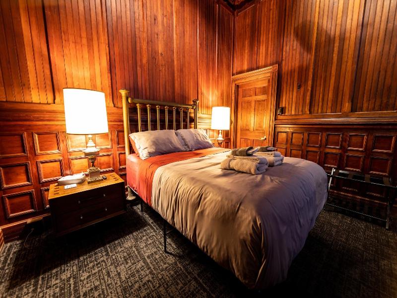Traveler's Rest Hotel image