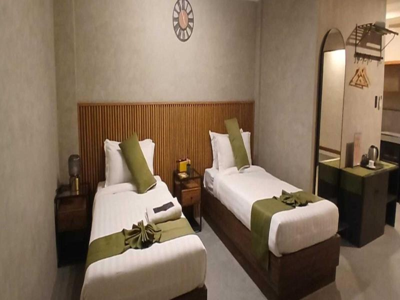 Townhouse Oak Grey Hotel Near Clark Internationa image
