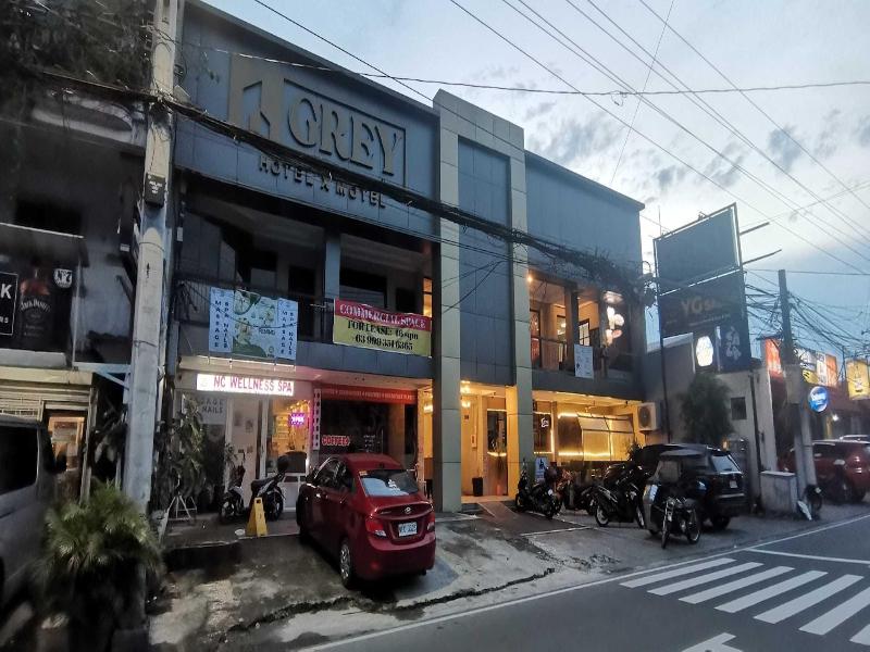 Townhouse Oak Grey Hotel Near Clark Internationa — general view