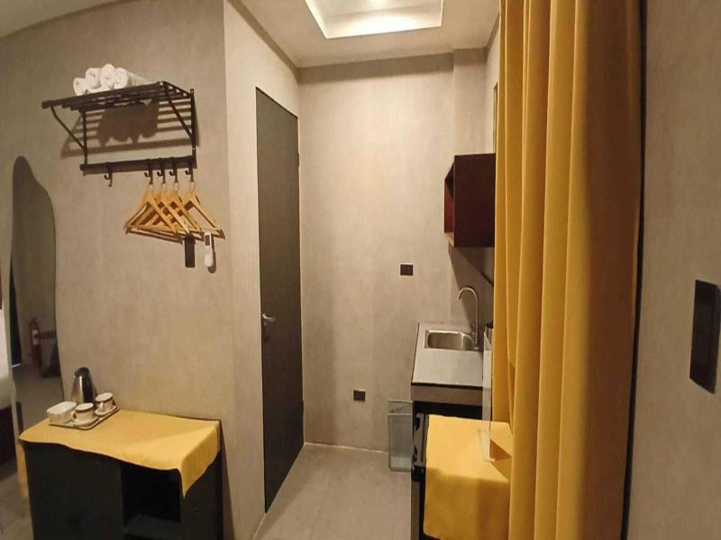 Townhouse Oak Grey Hotel Near Clark Internationa image