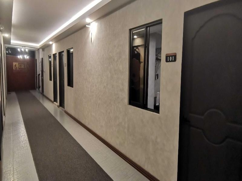 Townhouse Oak Grey Hotel Near Clark Internationa image