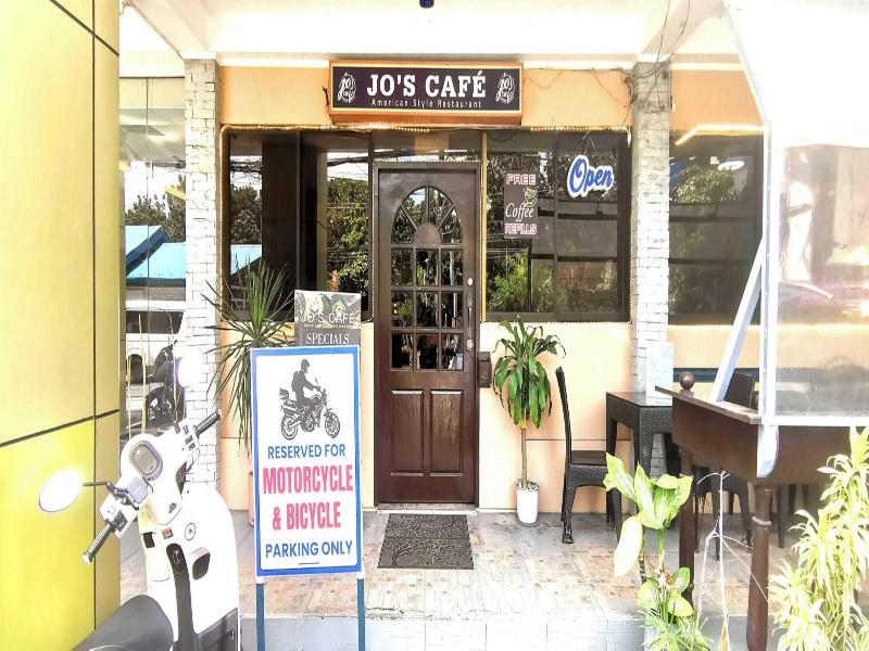 Townhouse Oak Grey Hotel Near Clark Internationa image