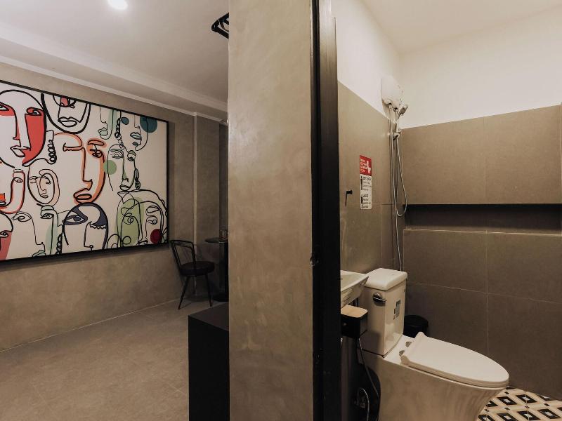 Townhouse Oak Grey Hotel Near Clark Internationa image