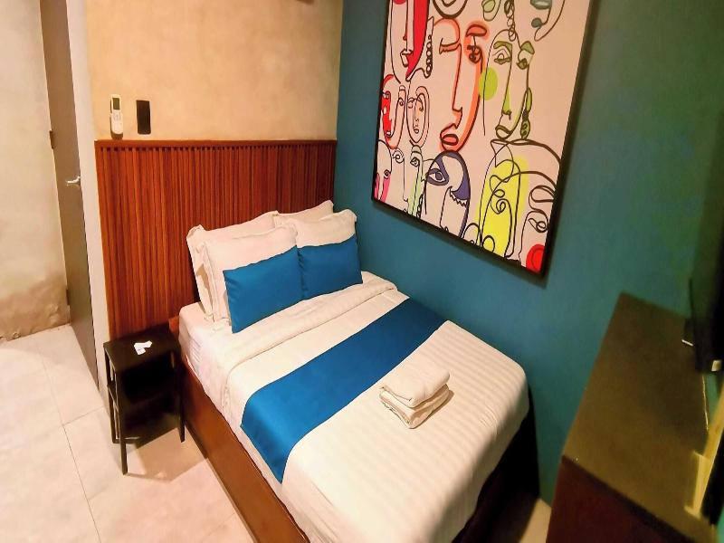 Townhouse Oak Grey Hotel Near Clark Internationa image