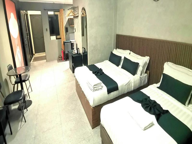 Townhouse Oak Grey Hotel Near Clark Internationa image