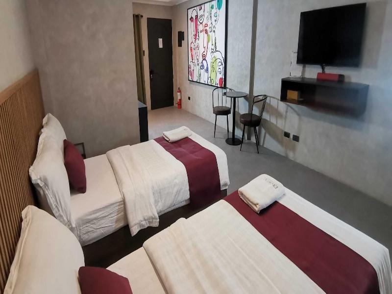 Townhouse Oak Grey Hotel Near Clark Internationa image