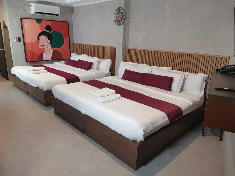 Townhouse Oak Grey Hotel Near Clark Internationa image