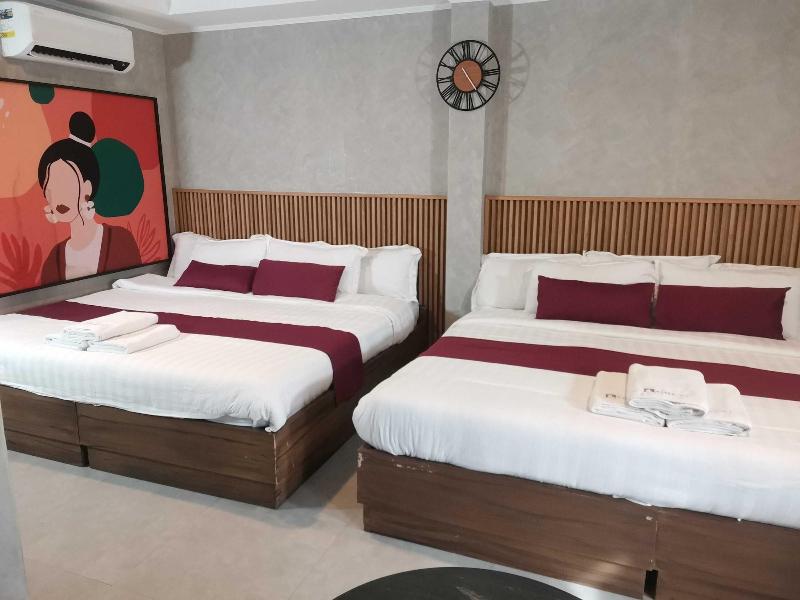 Townhouse Oak Grey Hotel Near Clark Internationa image