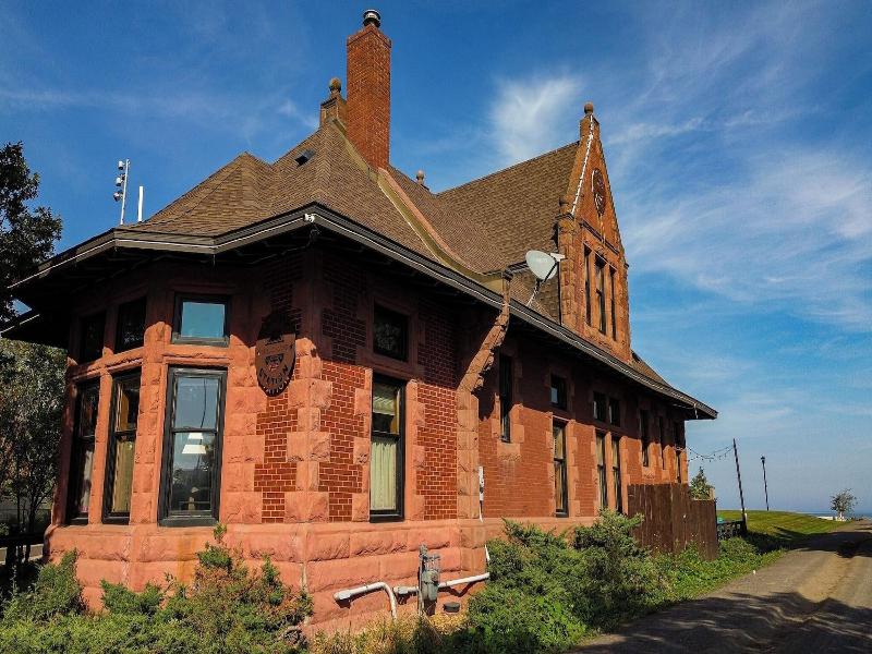 Endion Station Inn | Hotel Next To Lake Superio 5
