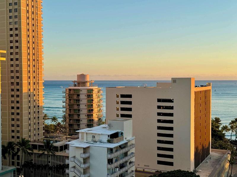 Newly Innovated Oceanview Beach Condo Sauna Po image