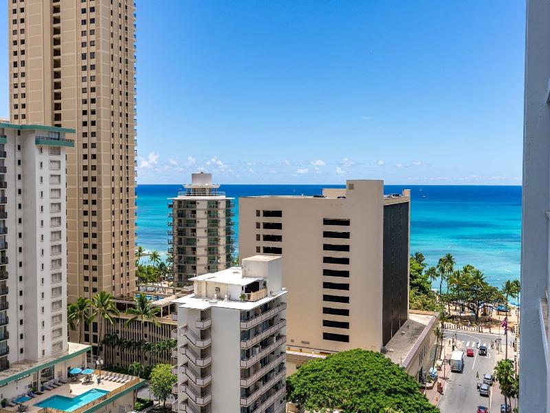 Newly Innovated Oceanview Beach Condo Sauna Po image