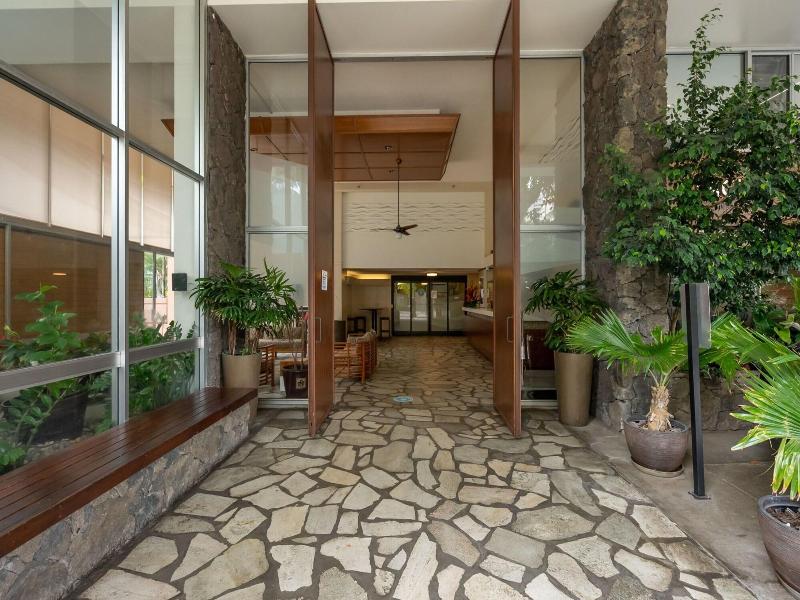 Newly Innovated Oceanview Beach Condo Sauna Po image
