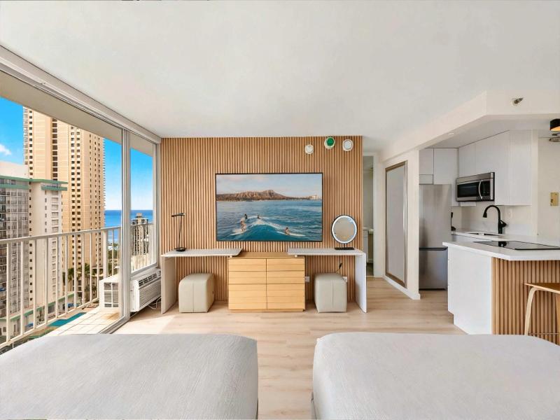 Newly Innovated Oceanview Beach Condo Sauna Po image