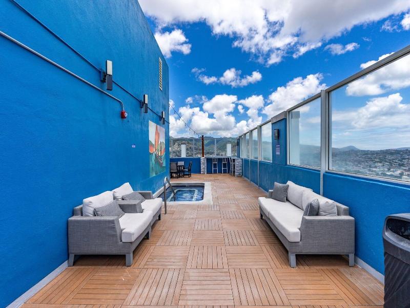 Newly Innovated Oceanview Beach Condo Sauna Po image