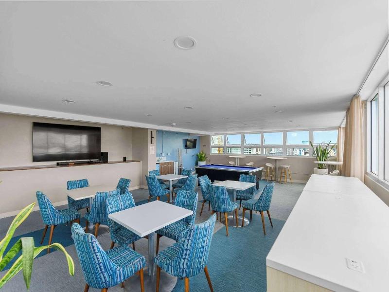 Newly Innovated Oceanview Beach Condo Sauna Po image