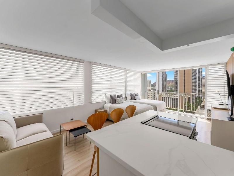 Newly Innovated Oceanview Beach Condo Sauna Po image