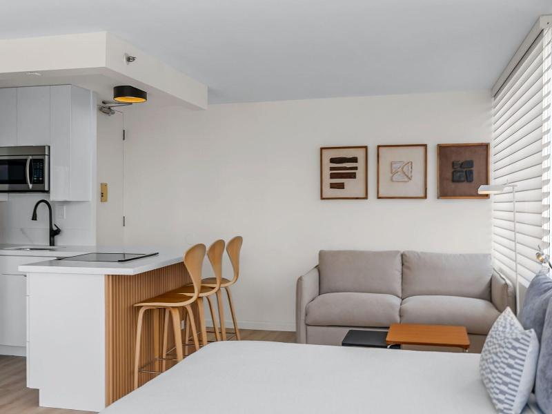 Newly Innovated Oceanview Beach Condo Sauna Po image
