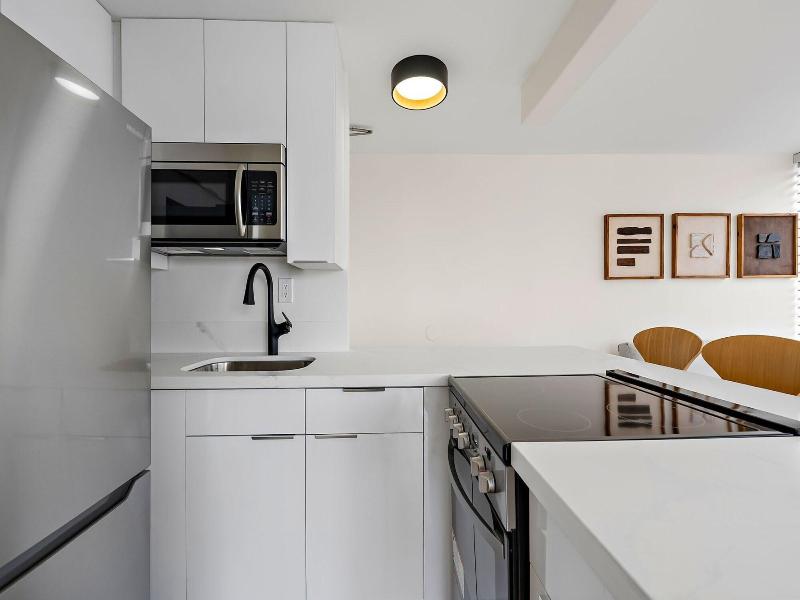 Newly Innovated Oceanview Beach Condo Sauna Po image