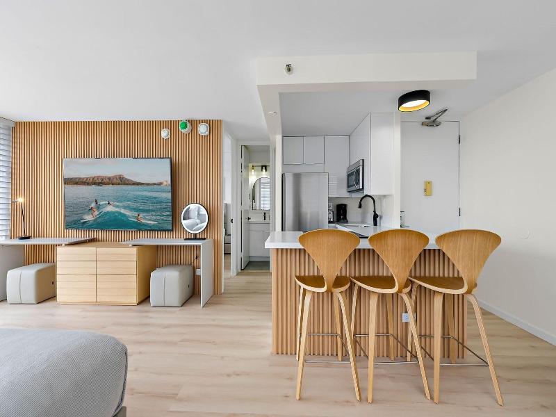Newly Innovated Oceanview Beach Condo Sauna Po image