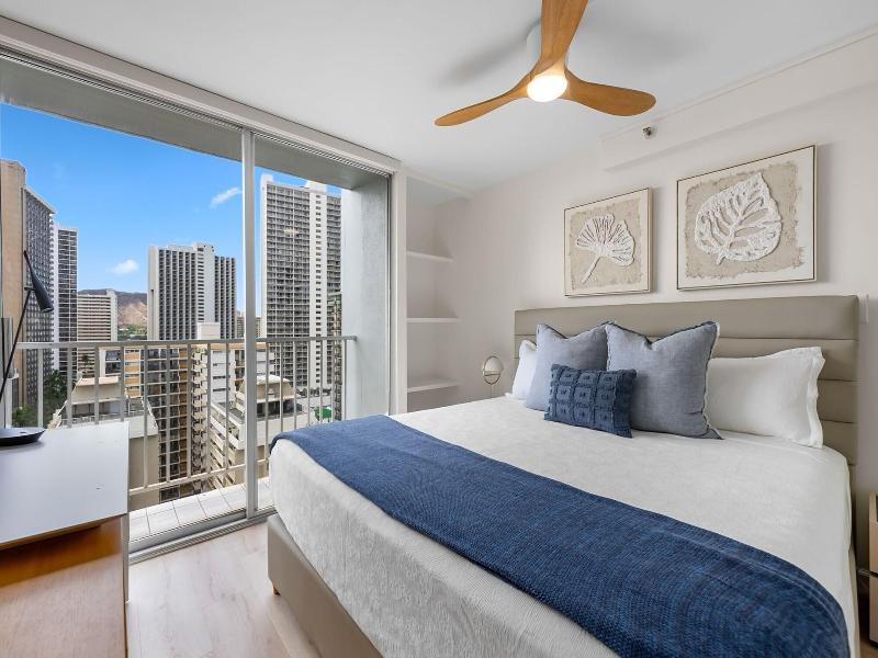 Newly Innovated Oceanview Beach Condo Sauna Po image