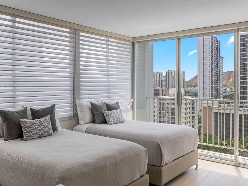 Newly Innovated Oceanview Beach Condo Sauna Po image