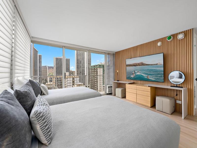 Newly Innovated Oceanview Beach Condo Sauna Po image