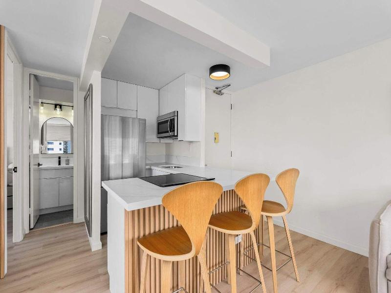 Newly Innovated Oceanview Beach Condo Sauna Po image