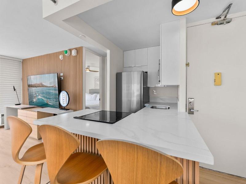 Newly Innovated Oceanview Beach Condo Sauna Po image
