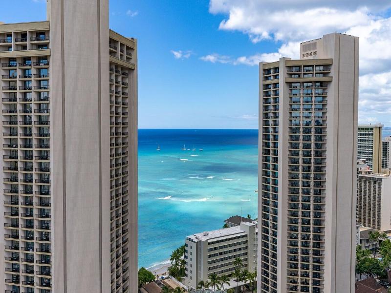Newly Innovated Oceanview Beach Condo Sauna Po image