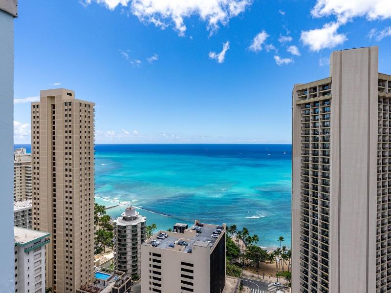 Newly Innovated Oceanview Beach Condo Sauna Po image