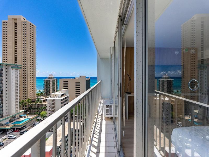 Newly Innovated Oceanview Beach Condo Sauna Po image