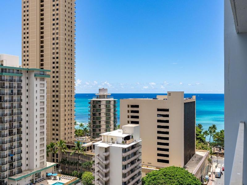 Newly Innovated Oceanview Beach Condo Sauna Po image